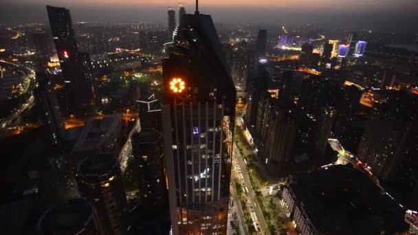 Widok Nocy Oświetlonego Miasta Azji — Wideo stockowe