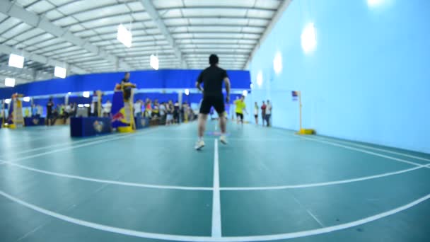 Canchas Bádminton Con Jugadores Compitiendo Indoor — Vídeos de Stock