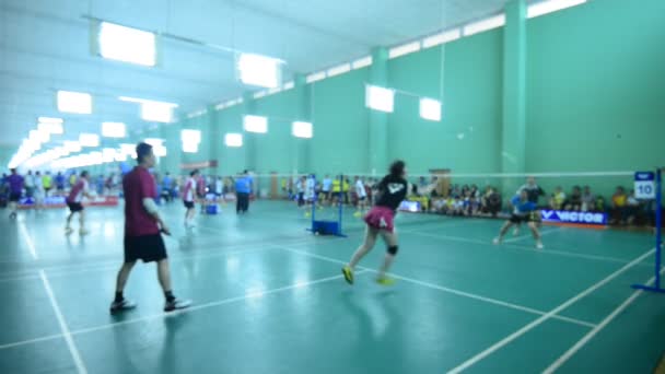 Unscharfes Video Von Badminton Spielenden Menschen Auf Dem Platz — Stockvideo