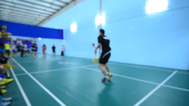 Campi Badminton Con Giocatori Che Competono Indoor — Video Stock