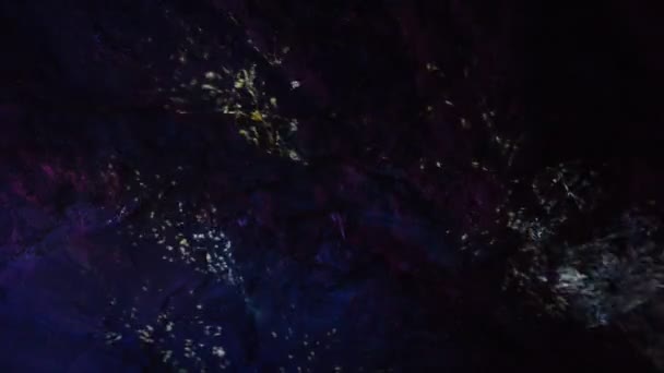 Βραχώδεις Σχηματισμοί Μέσα Σπηλιά Laser Show — Αρχείο Βίντεο