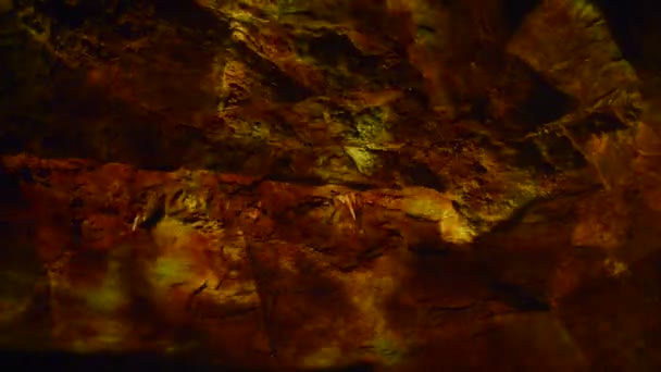 用激光显示洞穴内的岩层 — 图库视频影像