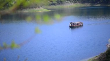 Tekne üzerinde Nehri seyir