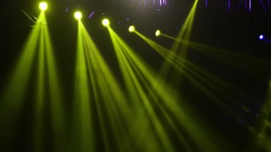 sahne ışıkları karanlık konser arka planında