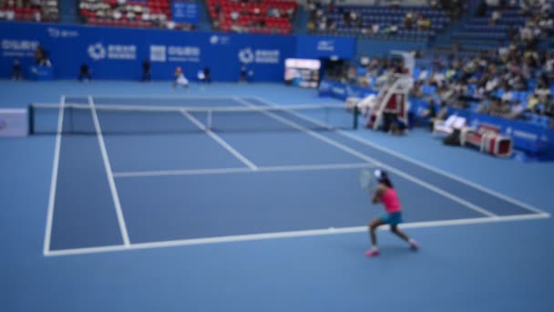 Mulheres Jogando Tênis Campo Ténis Azul — Vídeo de Stock