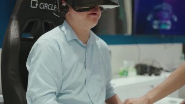 Pekin 'deki ICT sergisinde Çin mobil teknoloji kabini