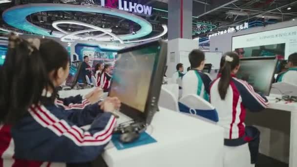 Китайский Мобильный Стенд Технологий Выставке Ict Пекине — стоковое видео