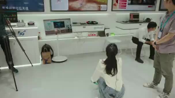 Китайский Мобильный Стенд Технологий Выставке Ict Пекине — стоковое видео