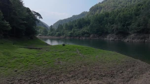 Όμορφο Φυσικό Τοπίο Ποτάμι Στα Βουνά — Αρχείο Βίντεο