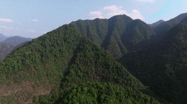 Dağların güzel manzarası