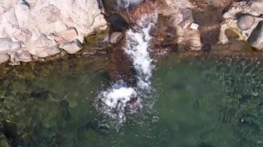 Güzel bir şelale havadan görünümü