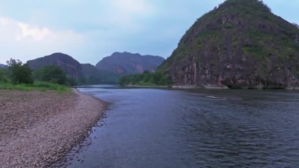 Schöne Landschaft Des Flusses Den Bergen — Stockvideo