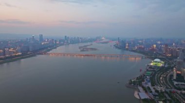 Nanchang, Çin 'deki kentsel mimarinin insansız hava aracı görüntüsü