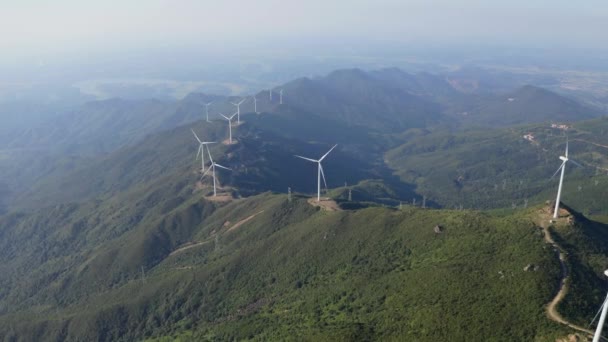 Windturbines Draaien Windenergie Station Bergen Luchtzicht — Stockvideo