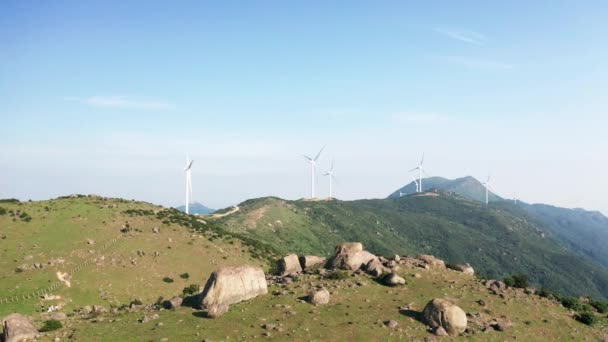 Windturbines Draaien Windenergie Station Bergen Luchtzicht — Stockvideo