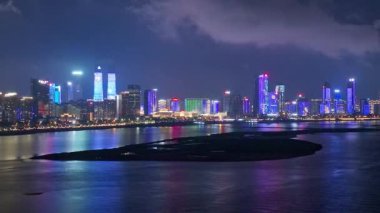 Çin 'in modern şehrinde günbatımının hava görüntüsü