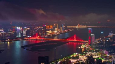 Çin 'in modern şehrinde günbatımının hava görüntüsü