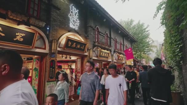 Люди Идущие Дождем Древнем Городе Китае — стоковое видео