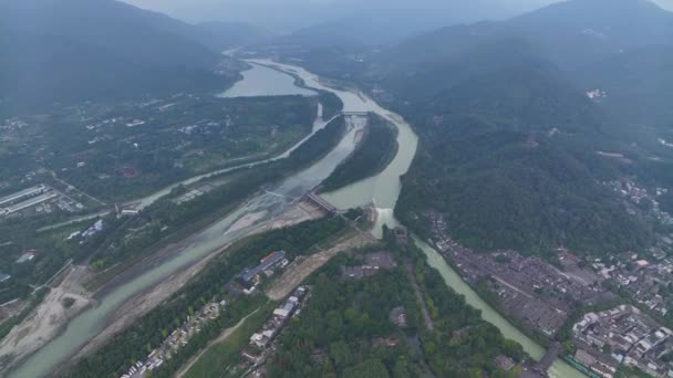 Ασιατικό Τοπίο Ποτάμι Και Φράγμα Την Ημέρα — Αρχείο Βίντεο