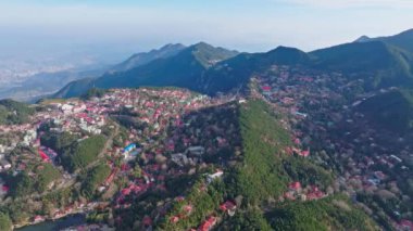Çin 'de ünlü bir turizm merkezi olan lu dağının sonbahar manzarası.