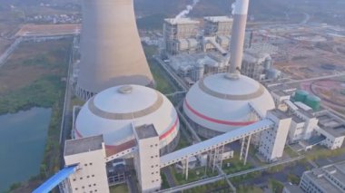 Modern enerji santralinin yüksek görünümü, endüstriyel arka plan 