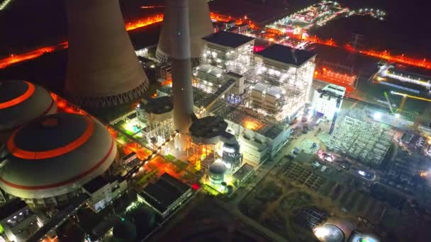 Vista Elevada Escena Nocturna Ciudad Con Vista Central Eléctrica — Vídeo de stock