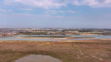 Gölün güzel manzarası 