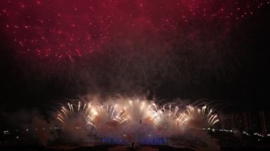Büyük ölçekli havai fişek gösterisi