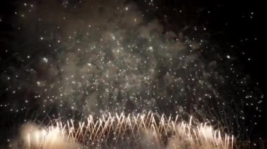 Büyük ölçekli havai fişek gösterisi
