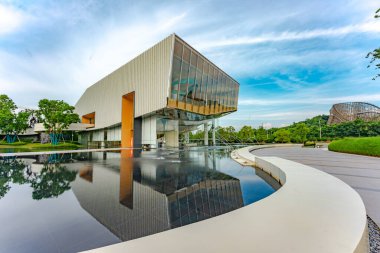 Gündüzleri Asya şehrinde modern bina