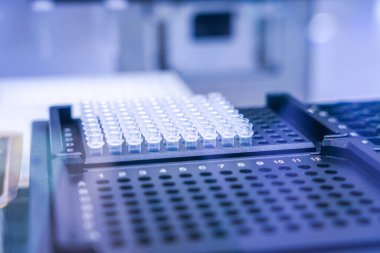 Laboratuvardaki tıbbi ekipmanların kapatılması