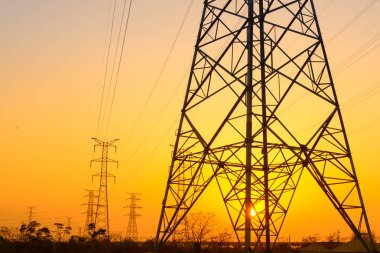 Yüksek gerilim kule ile gökyüzü arka plan.