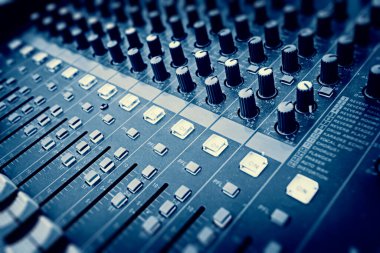 ses karıştırıcı kontrol paneli 