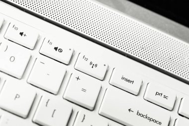 Beyaz boş tuşlu klavye Kopyalama alanı ile girin