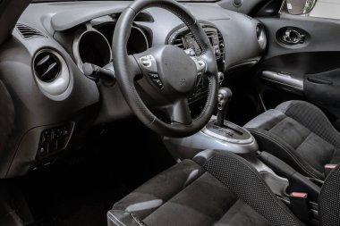 Modern arabanın içini kapatın.