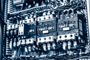 Kapat - arkaplanı olan bilgisayar donanım panosunu kapat