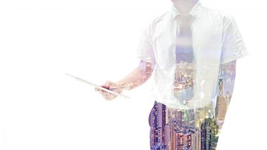 Beyaz arka planda bir iş adamı ve bir şehir.