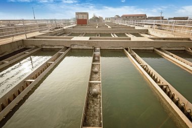 Modern kentsel atık su arıtma tesisi.