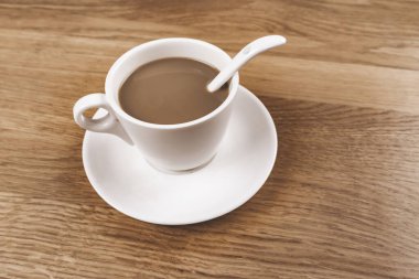 Ahşap arka planda kahve fincanı