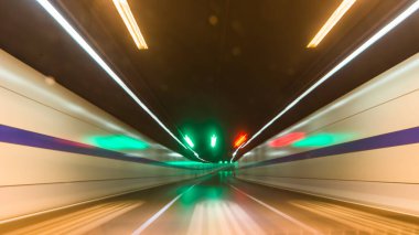 Tünel yörünge soyut arabaya