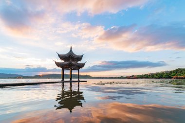 Hangzhou Batı Gölü Pavyonu