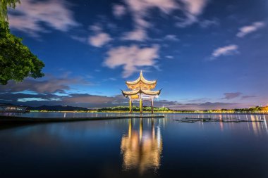 Hangzhou Batı Gölü Pavyonu