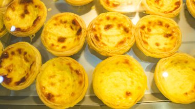 Pasta dükkanındaki pastel de nata