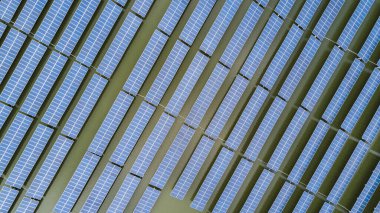 Göldeki güneş panelleri, yenilenebilir elektrik kaynakları 