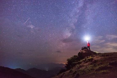 Yıldızlı ve samanyolu güzel gece gökyüzü 
