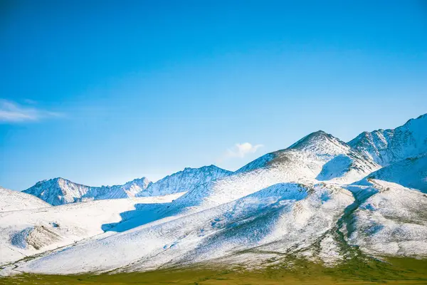 Dağların güzel manzarası, doğa manzarası.