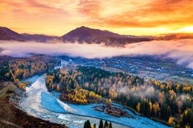 Dağların güzel manzarası, doğa manzarası.