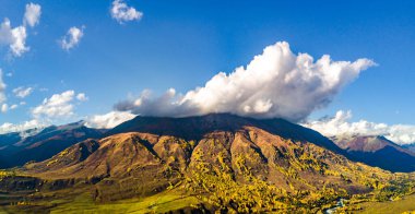Dağların güzel manzarası, doğa manzarası.