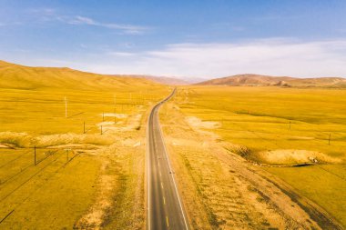 Çin 'in Xinjiang kentindeki çöl yolunun hava fotoğrafları.