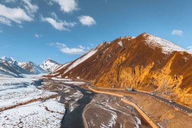 Dushan Otoyolu 'nda Turist Çekimi, Kar Dağları, Çin, Çin